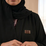 Load image into Gallery viewer, Magnetic Brooch -Emirati Women-